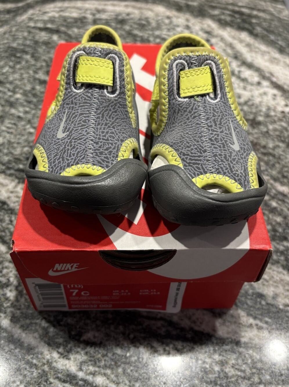Nike- Sunray Protection-Dk Gray/Bright Yellow-Unisex- Size 7c